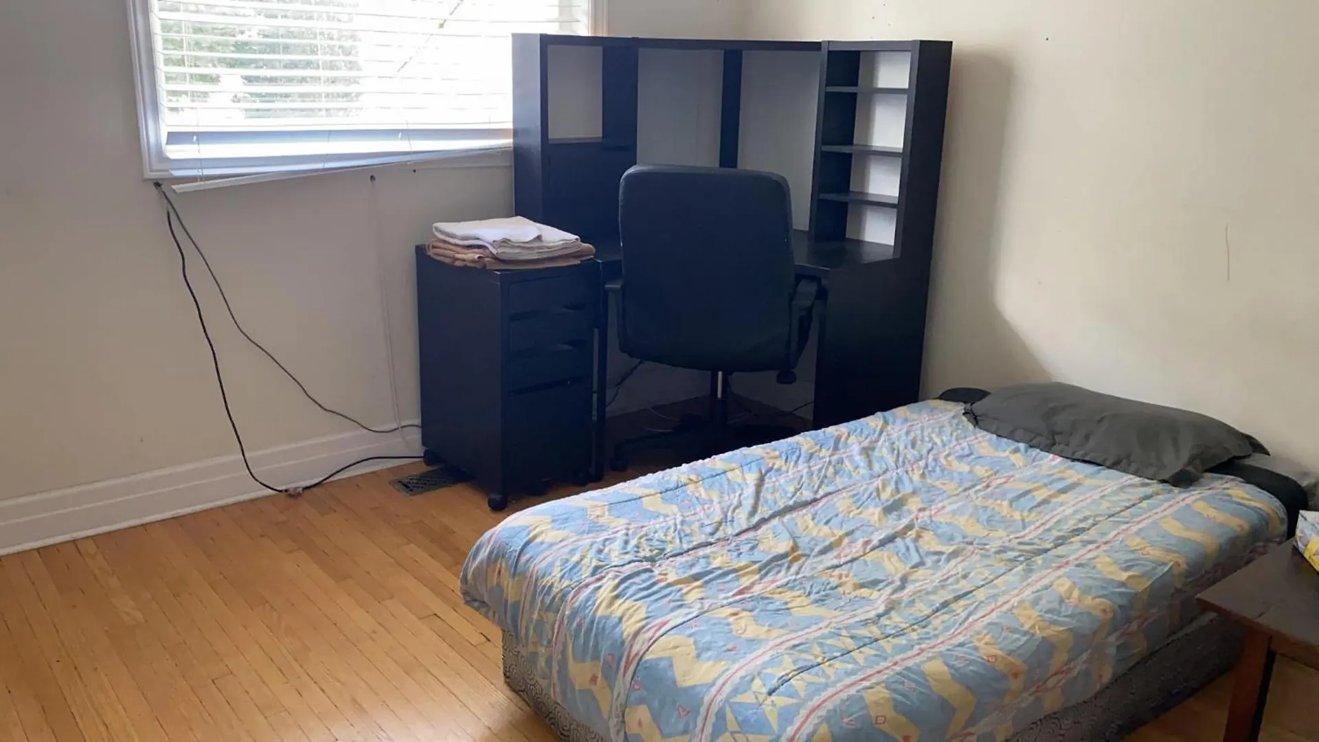Private Rooms, Free Parking, Full Kitchen, Best Prices In Town- York University Heights Toronto Guest house
