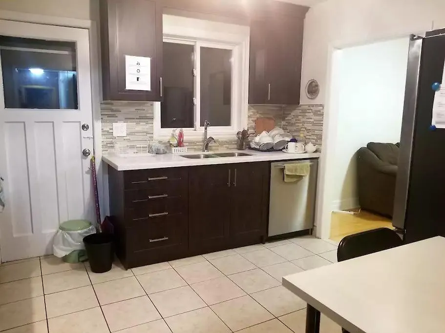 Guest house Private Rooms, Free Parking, Full Kitchen, Best Prices In Town- York University Heights Toronto Canada