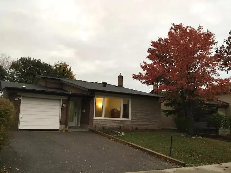 Private Rooms, Free Parking, Full Kitchen, Best Prices In Town- York University Heights location