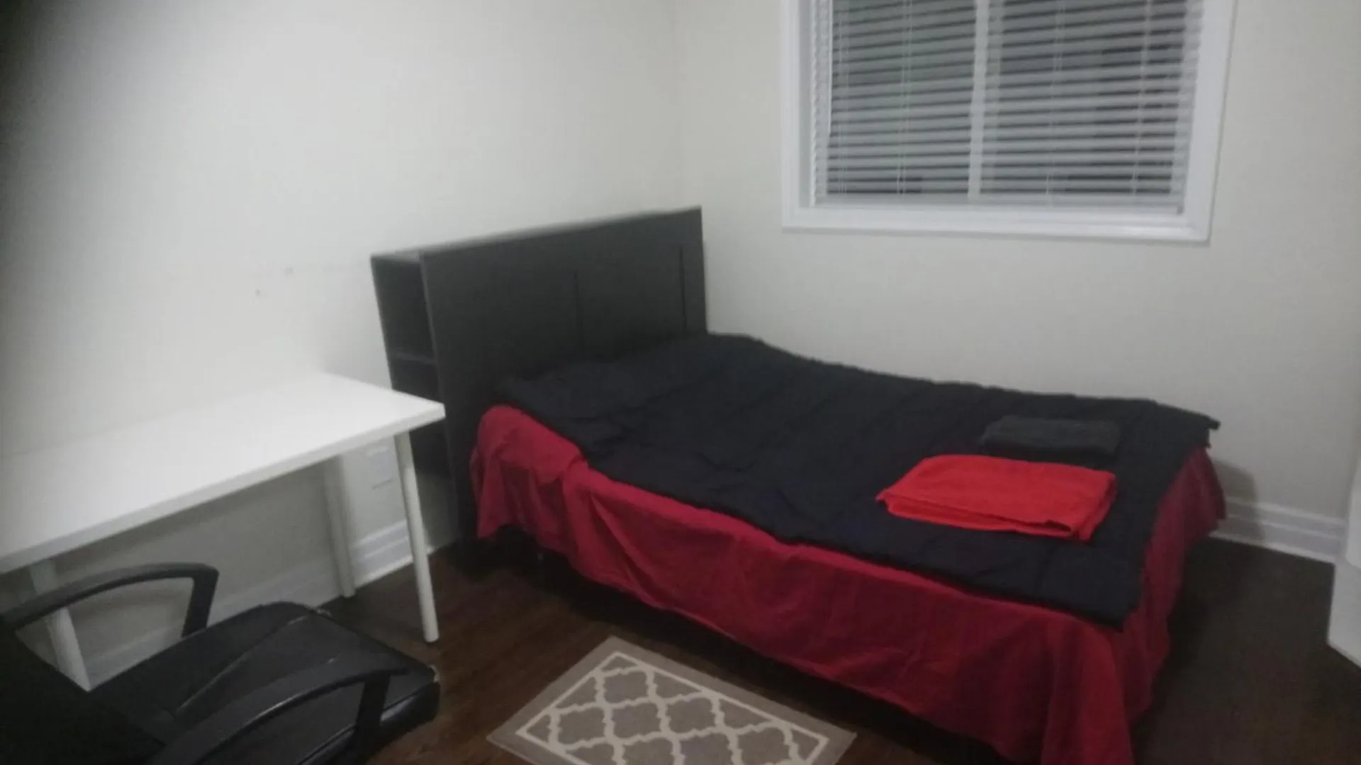 Guest house Private Rooms, Free Parking, Full Kitchen, Best Prices In Town- York University Heights Toronto